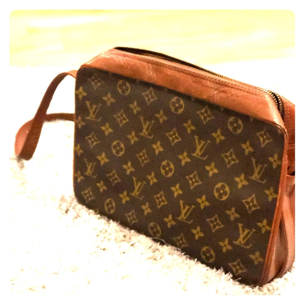 Authentic Louis Vuitton Crossbody purse